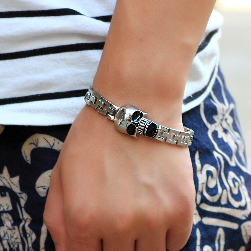 Skull Titanium Steel Bracelet  – Women'S Accessories To Wear With Watch Bewertung und Preis